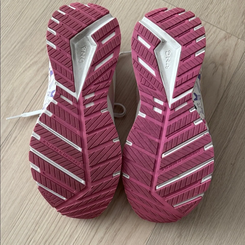 Brooks Women's Light Pink and Lavender Running Shoe - Picture 7 of 10